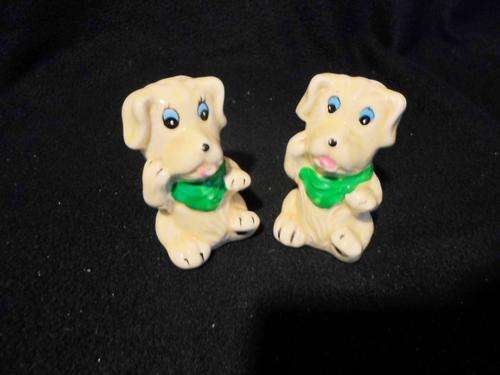 Doggy salt and pepper shaker set - Cute - Bid Now !!